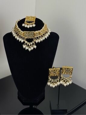 Kundan Studded Bridal Jewelry Set | Choker + Earrings + Tikka | Pearl Details